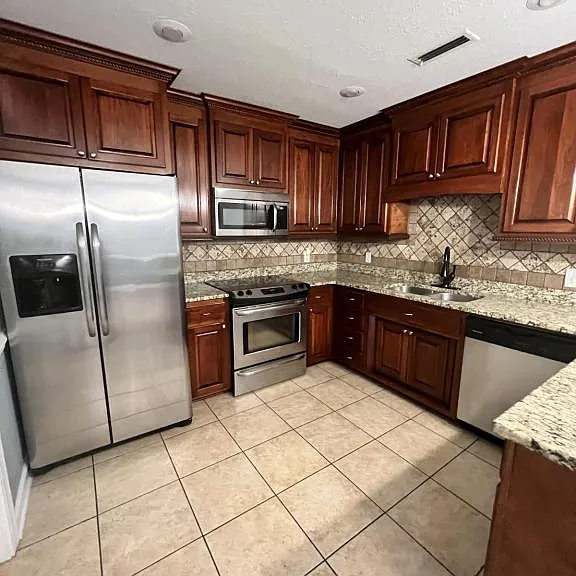 813 Dixie Dr — Photo 6