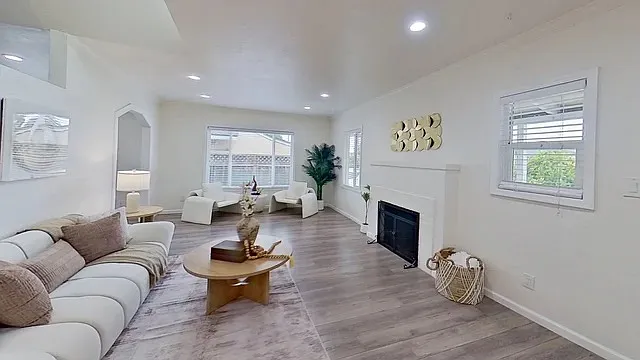 4 bed, 1573 sqft, $4,990 — Photo 2