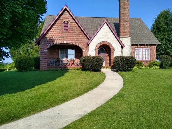 1106 N Main St, Hillsville, VA 24343