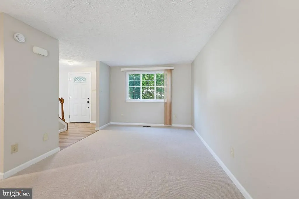 3 bed, 2.5 bath, 1950 sqft, $3,200 — Photo 3