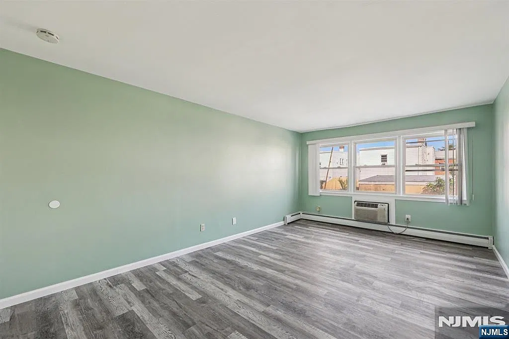 1 bed, 1.0 bath, $1,800 — Photo 2