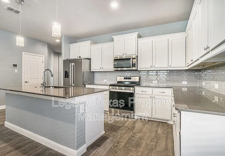 1912 Albany Ln — Photo 7