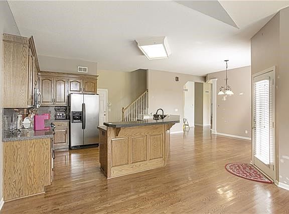 5th image of 11408 W 142nd Ter