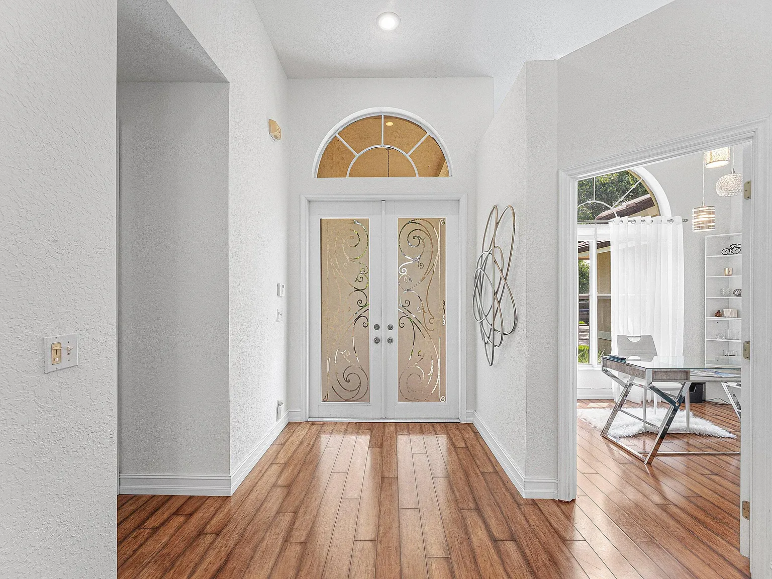 4 bed, 3.0 bath, 2504 sqft, $6,300 — Photo 4