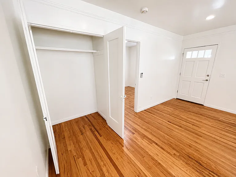 Completely Remodeled Spanish Style Midtown Apartment! Air Conditioning! — Photo 8