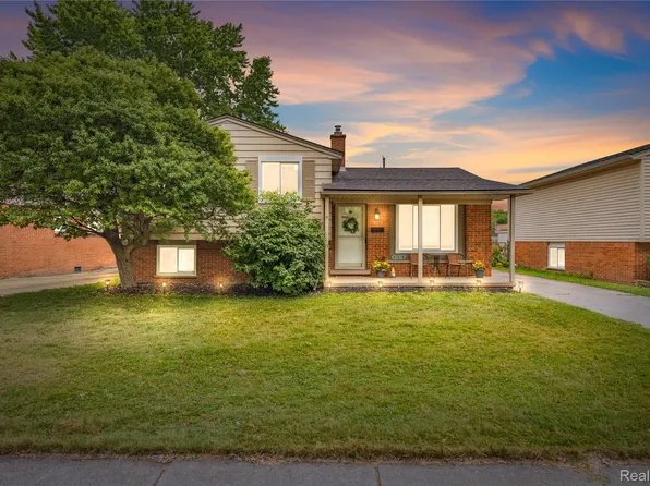 31516 Saint Margaret St, Saint Clair Shores, MI 48082