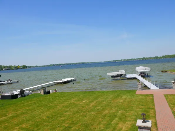 1712 Cass Lake Front Rd, Keego Harbor, MI 48320