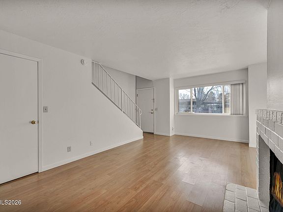 5th image of 422 Barclay Ct