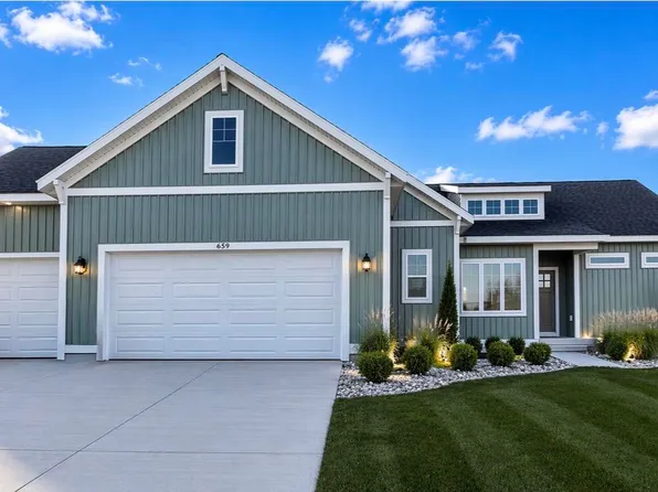 659 Waterford Village Dr NW, Grand Rapids, MI 49534