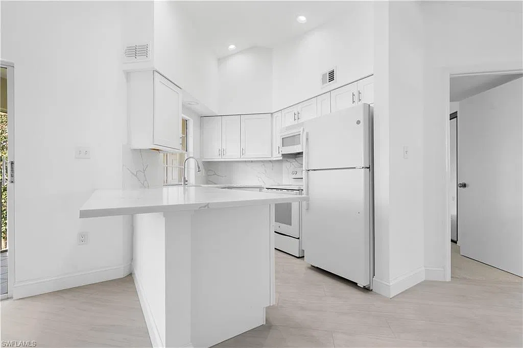 2 bed, 2.0 bath, 985 sqft, $2,200 — Photo 3
