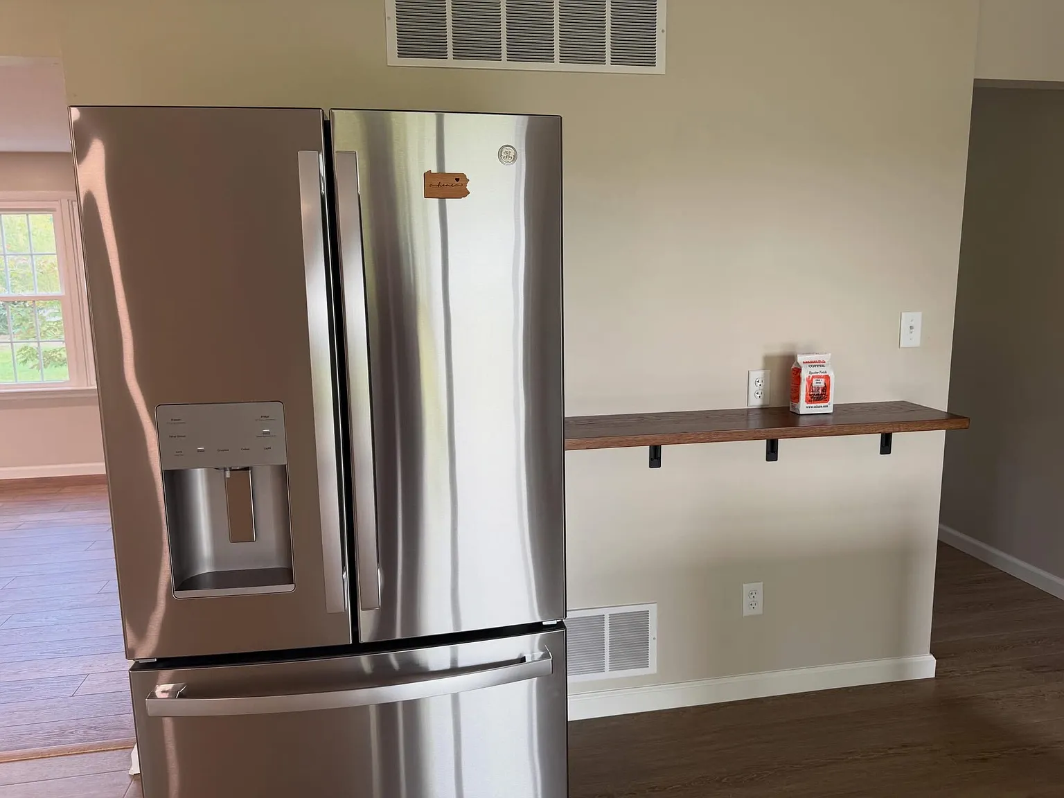 3 bed, 2.5 bath, 1856 sqft, $3,200 — Photo 4