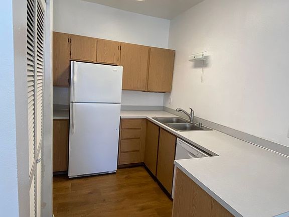 4th image of 310 E Chestnut St #314-A