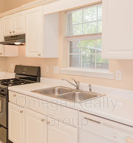 570 Treymoor Lake Cir — Photo 16