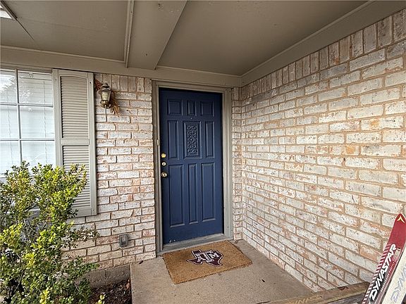 3rd image of 1213 S Ridgefield Cir