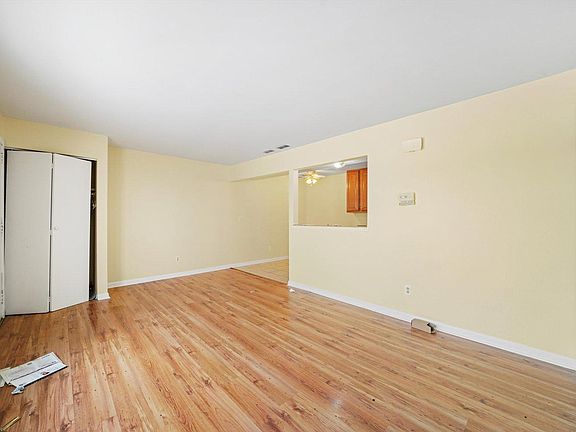 4th image of 19535 116th Ave Unit B