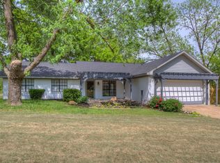 1902 Valley View Dr, Claremore, OK 74017