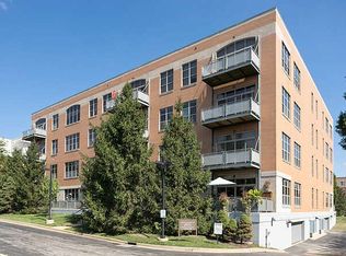 630 Emerson Rd APT 102, Saint Louis, MO 63141