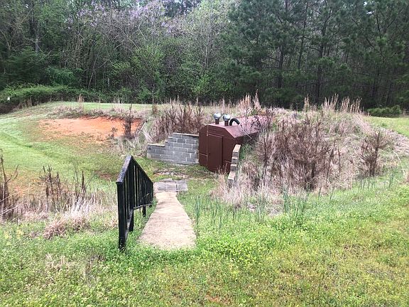Storm shelter w/walkway
