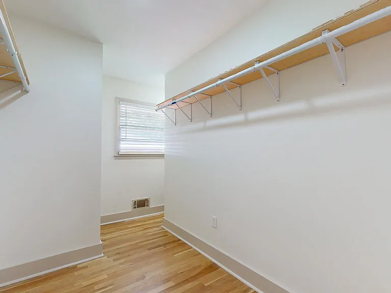 Hummingbird Walk-in Closet