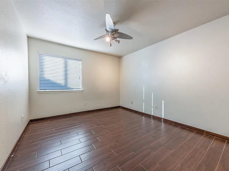 207 Baldwin St — Photo 7