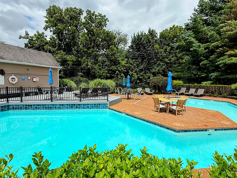 1221 Carriage Park Dr — Photo 33