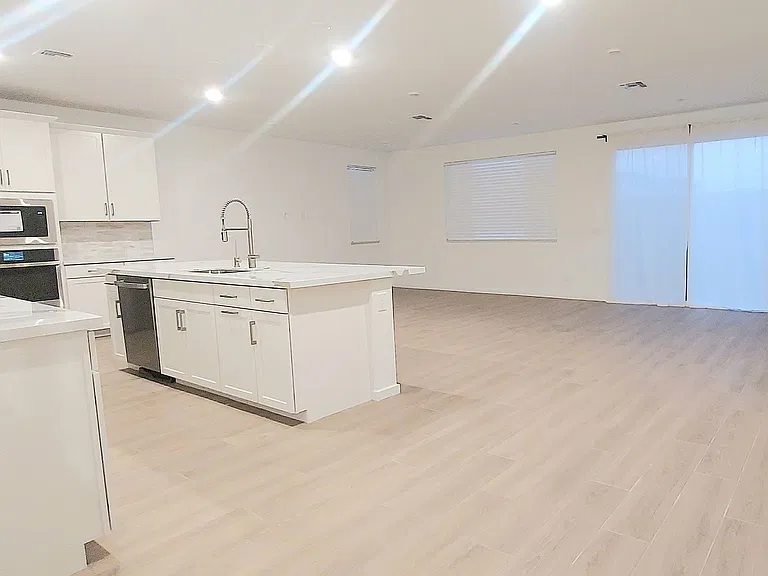 2448 W Maximo Way — Photo 9