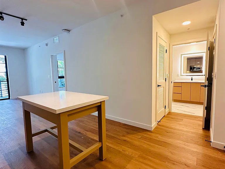 1648 NE 124th St #701 — Photo 4