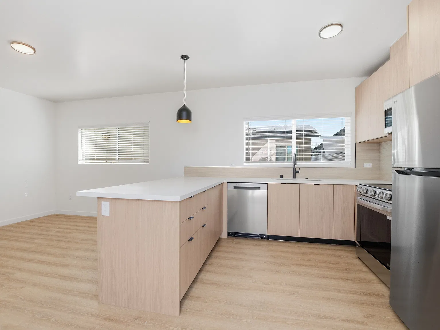 1 bed, 530 sqft, $2,395 — Photo 2
