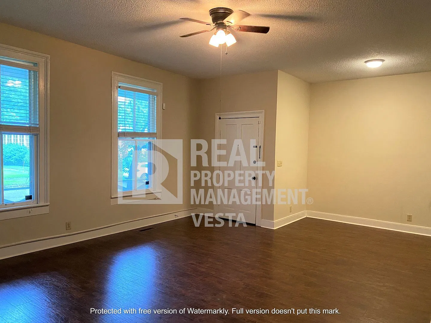 2 bed, 1.0 bath, 1250 sqft, $910 — Photo 2