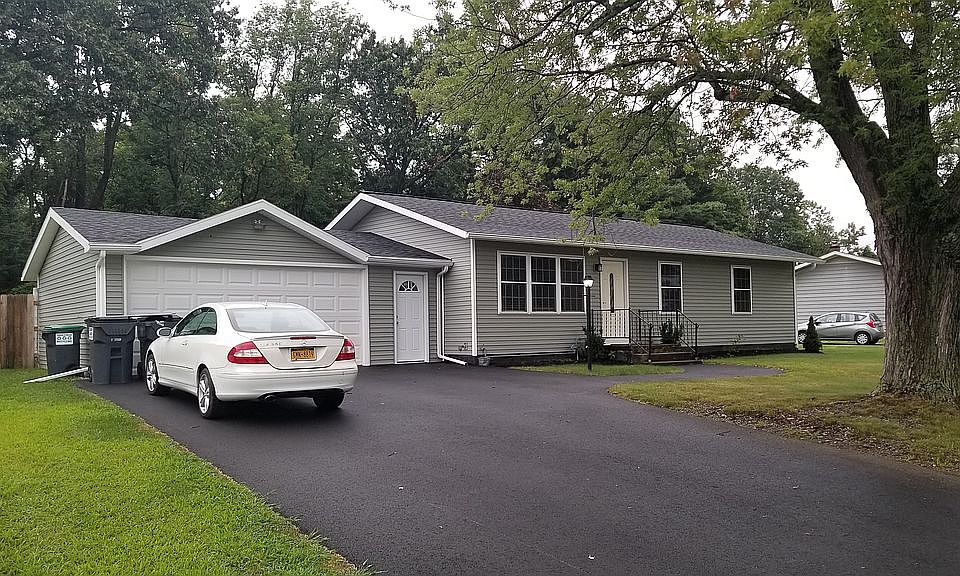 1st image of 18 Craig Ave