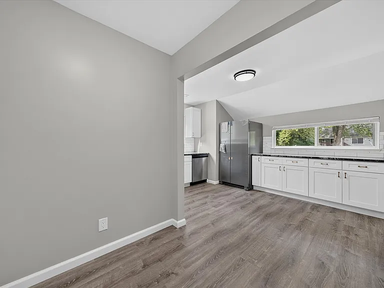 21150 Avon Ln — Photo 8