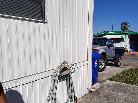 3rd image of 122 Todd St