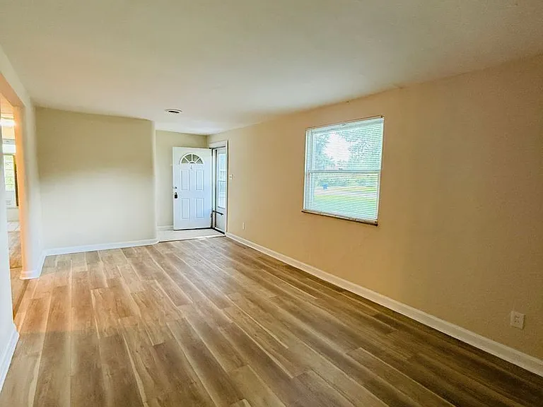 544 Thurston Ave — Photo 5