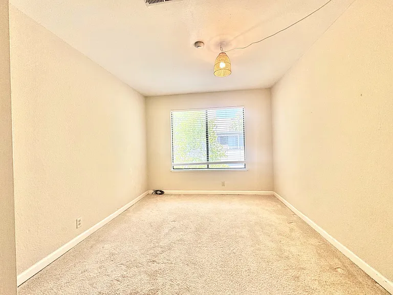 6436 Buena Vista Dr #B — Photo 32