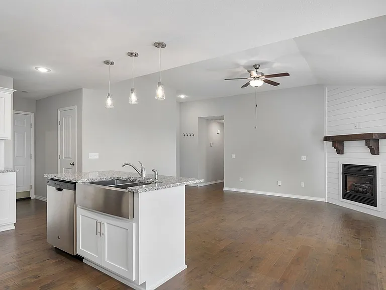 2414 E Mission St — Photo 12