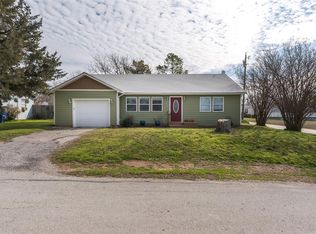 107 Flower Ln, Chico, TX 76431