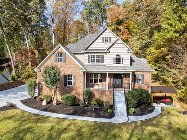 3925 Philpark Dr, Winston Salem, NC 27106