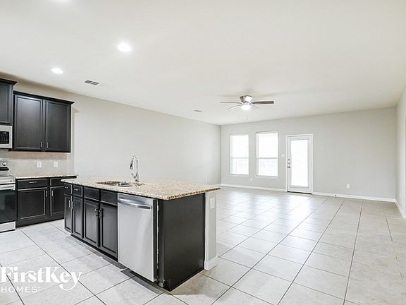 5th image of 719 Shady Meadow Ln