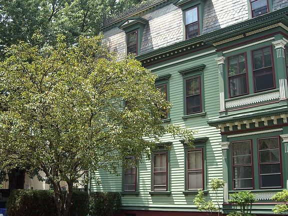 driveway side of the house has parking for 8 cars, and a four bay garage mostly full of my stuff! (except the end by the yard, where there are yard and garden tools and a little space to keep bikes!)