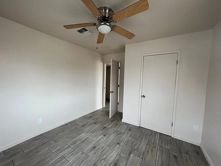 2233 E Wood St — Photo 9
