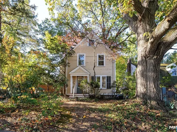 80 Chester Pl, Englewood, NJ 07631