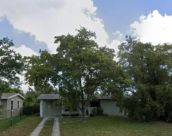 612 SW 24th Ave — Photo 3