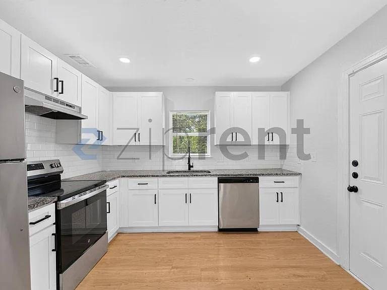 1319 Lynn Haven Ave — Photo 9