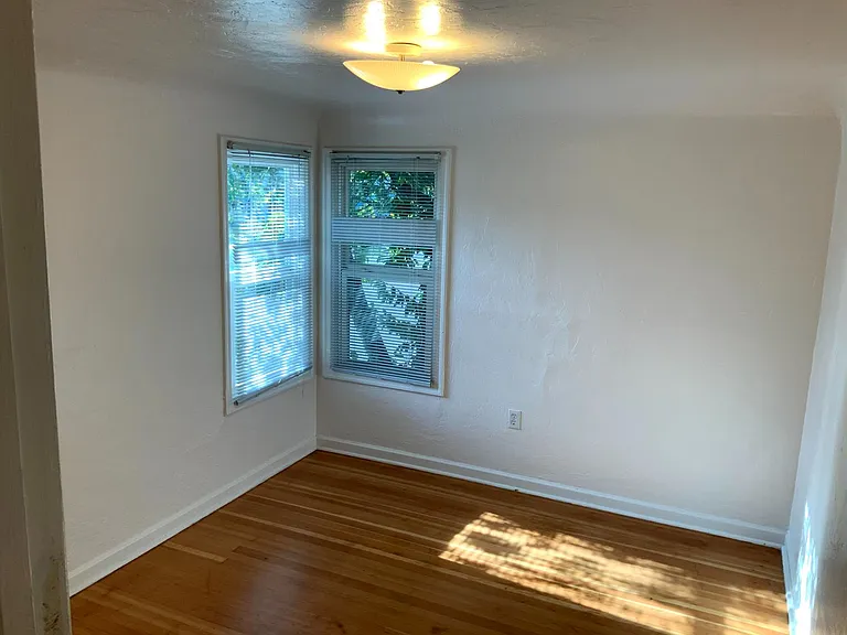 4 Bedroom, 1.5 Bath House — Photo 21