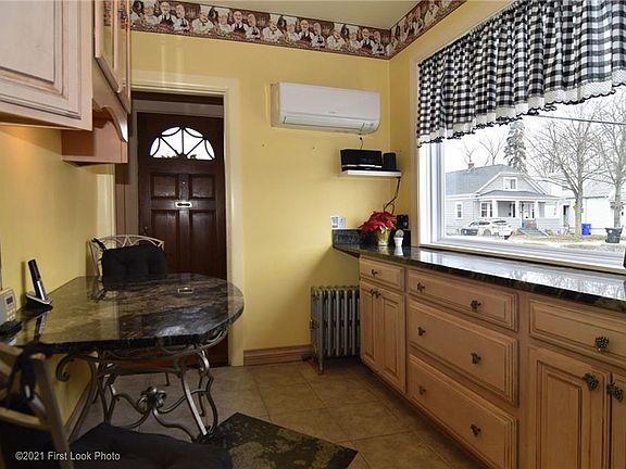 4th image of 629 Fruit Hill Ave