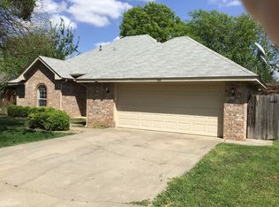 619 S Jefferson St, Pilot Point, TX 76258