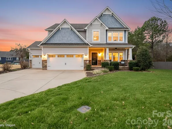 1007 Pine Bark Pl, Matthews, NC 28104