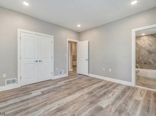 161 Osborne Ter #2, Newark, NJ 07112