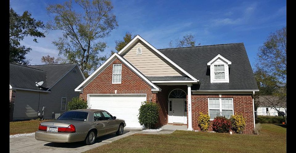 One story home. 2 car garage. 3 beds 2 bath. Private rear yard on the water with new large deck!