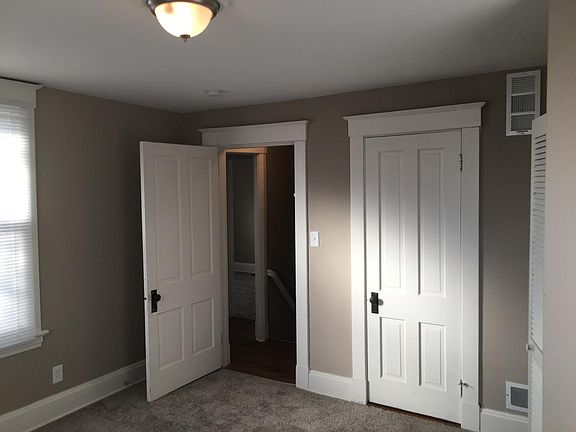 3rd image of 3843 Davis Ave